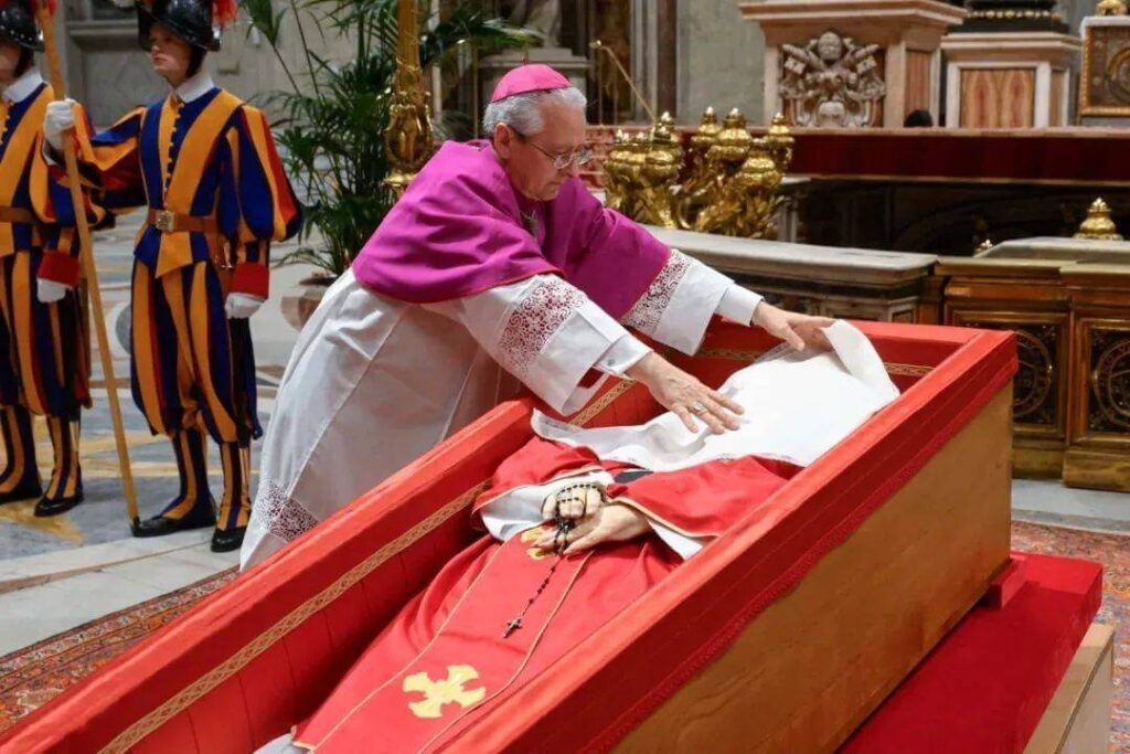 Sellado del féretro del Papa Francisco