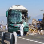 Abuelita, operador y motociclista, mueren tras carambola por neblina 