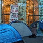 Estudiantes de la UAEMéx instalan plantón frente a Rectoría