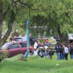 Choca Chevy y encuentran a mujer en la cajuela en Tollocan 